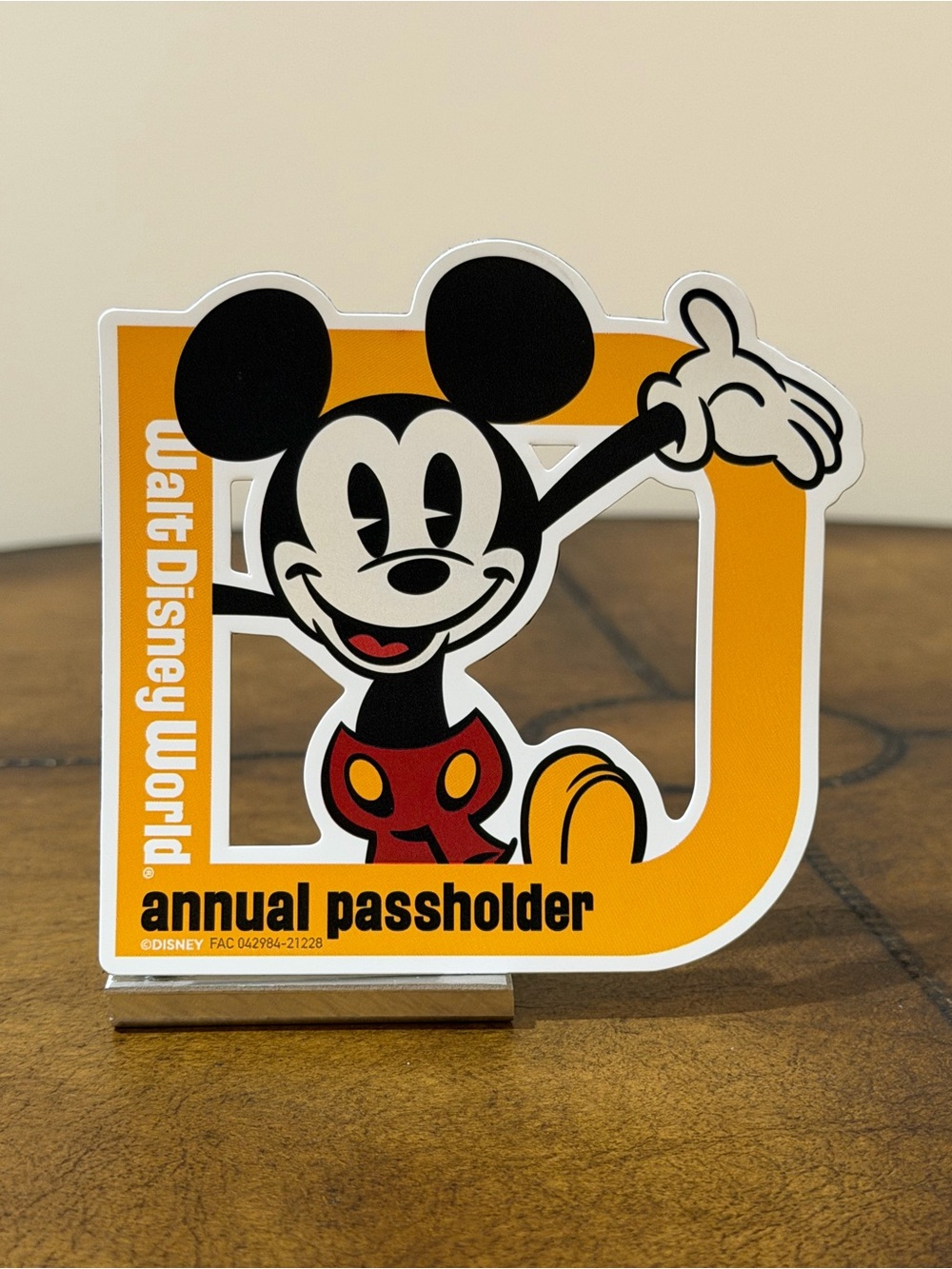 NEW AUTHENTIC DISNEY ANNUAL PASSHOLDER MICKEY MOUSE MAGNET